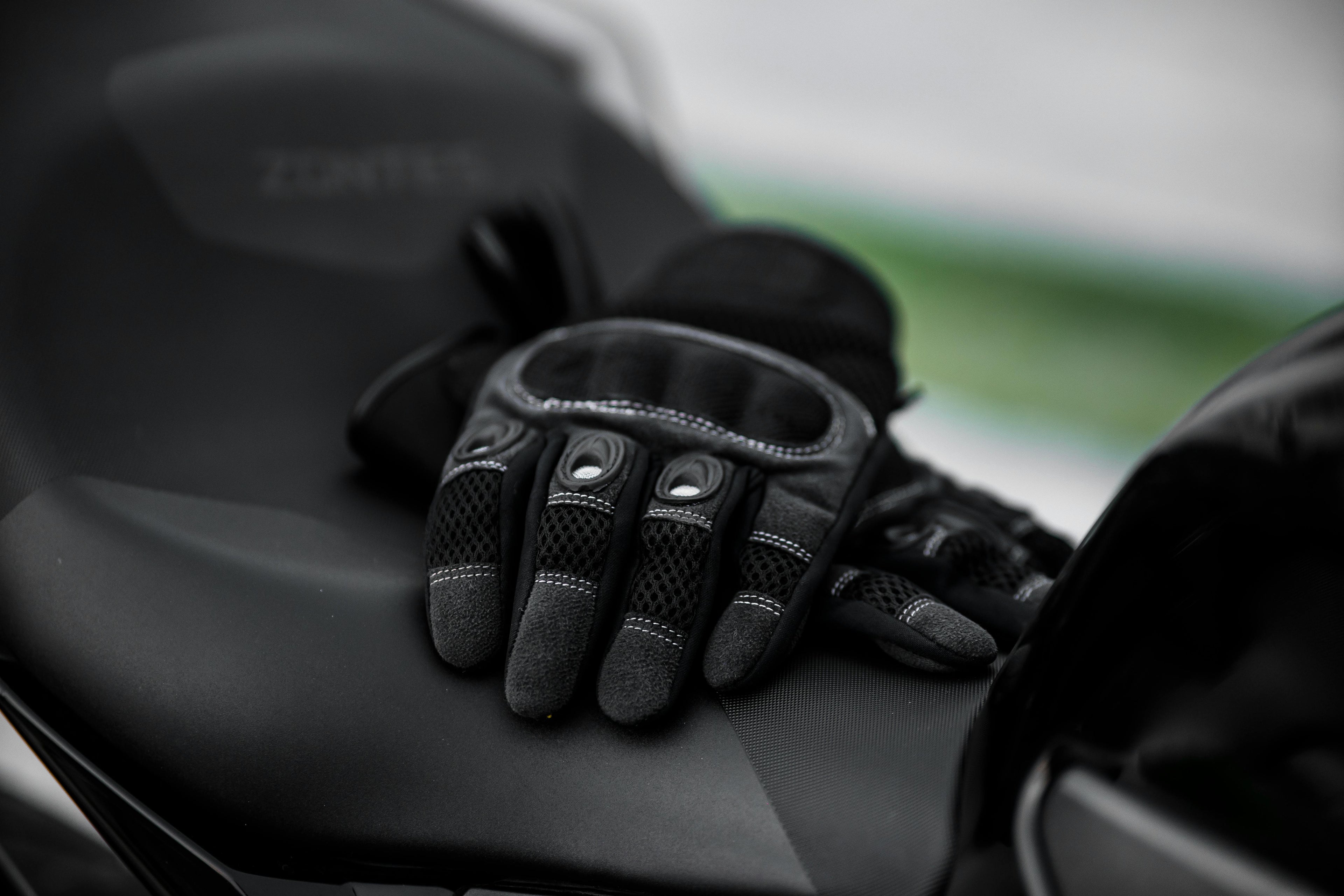 Gloves / Gear
